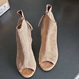 Women's Tan Peep-Toe Ankle Boots 7.5